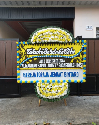 Papan Bunga Duka di Tanjung Menang