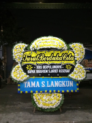 Papan Bunga Duka di Tanjung Menang